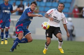 SAO CAETANO/SAO CAETANO X CORINTHIANS/SP - Jairo e Iarley em um lance da partida realizada esta tarde no estdio da Arena de Barueri, em Barueri, grande So Paulo, vlida pela 13 rodada do Campeonato Paulista 2010