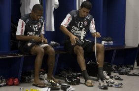CORINTHIANS/SP X SANTO ANDRE/SP - Elias e William nos vestirios antes da partida realizada esta noite no estdio da Arena de Barueri, vlida pela 14 rodada da fase de classificao do Campeonato Paulista 2010