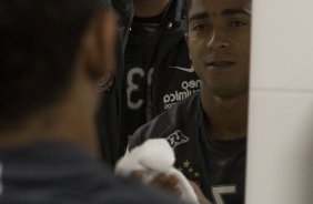 CORINTHIANS/SP X SANTO ANDRE/SP - Rafael e Jorge Henrique nos vestirios antes da partida realizada esta noite no estdio da Arena de Barueri, vlida pela 14 rodada da fase de classificao do Campeonato Paulista 2010