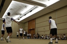 CERRO PORTENHO/PY X CORINTHIANS/BR - Jogadores durante treino realizado esta manh no hotel Sheraton aonde o time esta concentrado, antes da partida desta noite no estdio Defensores del Chaco, em Asuncion, Paraguai, vlida pela 3 rodada da fase de classificao da Copa Libertadores da Amrica 2010