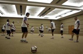 CERRO PORTENHO/PY X CORINTHIANS/BR - Jogadores durante treino realizado esta manh no hotel Sheraton aonde o time esta concentrado, antes da partida desta noite no estdio Defensores del Chaco, em Asuncion, Paraguai, vlida pela 3 rodada da fase de classificao da Copa Libertadores da Amrica 2010