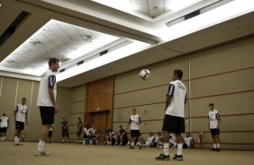CERRO PORTENHO/PY X CORINTHIANS/BR - Jogadores durante treino realizado esta manh no hotel Sheraton aonde o time esta concentrado, antes da partida desta noite no estdio Defensores del Chaco, em Asuncion, Paraguai, vlida pela 3 rodada da fase de classificao da Copa Libertadores da Amrica 2010
