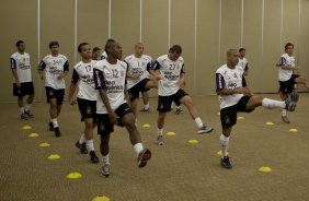 CERRO PORTENHO/PY X CORINTHIANS/BR - Jogadores durante treino realizado esta manh no hotel Sheraton aonde o time esta concentrado, antes da partida desta noite no estdio Defensores del Chaco, em Asuncion, Paraguai, vlida pela 3 rodada da fase de classificao da Copa Libertadores da Amrica 2010