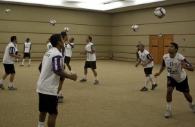 CERRO PORTENHO/PY X CORINTHIANS/BR - Jogadores durante treino realizado esta manh no hotel Sheraton aonde o time esta concentrado, antes da partida desta noite no estdio Defensores del Chaco, em Asuncion, Paraguai, vlida pela 3 rodada da fase de classificao da Copa Libertadores da Amrica 2010