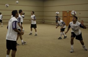 CERRO PORTENHO/PY X CORINTHIANS/BR - Jogadores durante treino realizado esta manh no hotel Sheraton aonde o time esta concentrado, antes da partida desta noite no estdio Defensores del Chaco, em Asuncion, Paraguai, vlida pela 3 rodada da fase de classificao da Copa Libertadores da Amrica 2010
