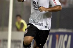 CERRO PORTENHO/PY X CORINTHIANS/BR - Ronaldo comemora seu gol em um lance da partida realizada esta noite no estdio Defensores del Chaco, em Asuncion, Paraguai, vlida pela 3 rodada da fase de classificao da Copa Libertadores da Amrica 2010