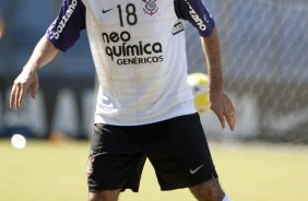Danilo durante o treino do Corinthians realizado esta manh no Parque So Jorge, zona leste da cidade; o prximo jogo do time ser amanh, dia 21/03, domingo, contra o Grmio Prudente, no estdio Eduardo Jos Farah, em Presidente Prudente, pela 15 rodada do Campeonato Paulista 2010