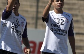 Iarley e Dentinho durante o treino do Corinthians realizado esta manh no Parque So Jorge, zona leste da cidade; o prximo jogo do time ser amanh, dia 21/03, domingo, contra o Grmio Prudente, no estdio Eduardo Jos Farah, em Presidente Prudente, pela 15 rodada do Campeonato Paulista 2010