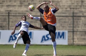 Jorge Henrique e Souza durante o treino do Corinthians realizado esta manh no Parque So Jorge, zona leste da cidade; o prximo jogo do time ser amanh, dia 21/03, domingo, contra o Grmio Prudente, no estdio Eduardo Jos Farah, em Presidente Prudente, pela 15 rodada do Campeonato Paulista 2010