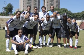 Time sem coletes, vencedor do racho durante o treino do Corinthians realizado esta manh no Parque So Jorge, zona leste da cidade; o prximo jogo do time ser amanh, dia 21/03, domingo, contra o Grmio Prudente, no estdio Eduardo Jos Farah, em Presidente Prudente, pela 15 rodada do Campeonato Paulista 2010