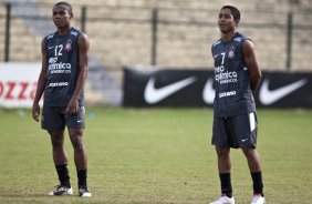 Elias e Jorge Henrique durante o treino do Corinthians realizado esta tarde no Parque So Jorge, zona leste da cidade; o prximo jogo do time ser amanh, dia 24/03, quarta-feira, contra o Paulista de Jundia, na Arena de Barueri, em Barueri, pela 16 rodada do Campeonato Paulista 2010