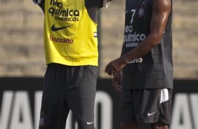 Mano Menezes e Jorge Henrique durante o treino do Corinthians realizado esta tarde no Parque So Jorge, zona leste da cidade; o prximo jogo do time ser amanh, dia 24/03, quarta-feira, contra o Paulista de Jundia, na Arena de Barueri, em Barueri, pela 16 rodada do Campeonato Paulista 2010