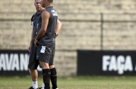 Mano Menezes e Ronaldo durante o treino do Corinthians realizado esta tarde no Parque So Jorge, zona leste da cidade; o prximo jogo do time ser amanh, dia 24/03, quarta-feira, contra o Paulista de Jundia, na Arena de Barueri, em Barueri, pela 16 rodada do Campeonato Paulista 2010