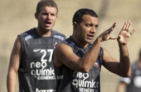 Marcelo Mattos e Iarley durante o treino do Corinthians realizado esta tarde no Parque So Jorge, zona leste da cidade; o prximo jogo do time ser amanh, dia 24/03, quarta-feira, contra o Paulista de Jundia, na Arena de Barueri, em Barueri, pela 16 rodada do Campeonato Paulista 2010
