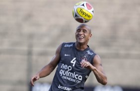 Roberto Carlos durante o treino do Corinthians realizado esta tarde no Parque So Jorge, zona leste da cidade; o prximo jogo do time ser amanh, dia 24/03, quarta-feira, contra o Paulista de Jundia, na Arena de Barueri, em Barueri, pela 16 rodada do Campeonato Paulista 2010