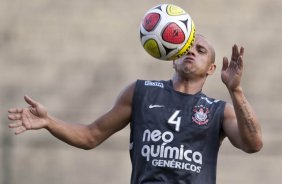 Roberto Carlos durante o treino do Corinthians realizado esta tarde no Parque So Jorge, zona leste da cidade; o prximo jogo do time ser amanh, dia 24/03, quarta-feira, contra o Paulista de Jundia, na Arena de Barueri, em Barueri, pela 16 rodada do Campeonato Paulista 2010