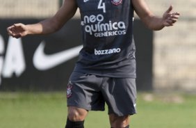 Roberto Carlos durante o treino do Corinthians realizado esta tarde no Parque So Jorge, zona leste da cidade; o prximo jogo do time ser amanh, dia 24/03, quarta-feira, contra o Paulista de Jundia, na Arena de Barueri, em Barueri, pela 16 rodada do Campeonato Paulista 2010