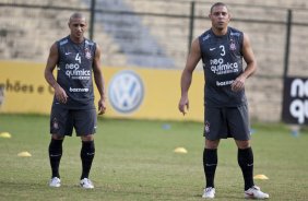 Roberto Carlos e Ronaldo durante o treino do Corinthians realizado esta tarde no Parque So Jorge, zona leste da cidade; o prximo jogo do time ser amanh, dia 24/03, quarta-feira, contra o Paulista de Jundia, na Arena de Barueri, em Barueri, pela 16 rodada do Campeonato Paulista 2010