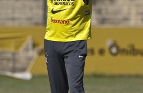 Mano Menezes durante o treino do Corinthians realizado esta manh no Parque So Jorge, zona leste da cidade; o prximo jogo do time ser dia 22/04, contra o Independiente de Medellin, da Colmbia, no Pacaembu, ultimo jogo da fase de classificao da Copa Libertadores da Amrica 2010