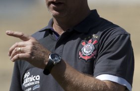 Mano Menezes durante o treino do Corinthians realizado esta manh no Parque So Jorge, zona leste da cidade; o prximo jogo do time ser dia 22/04, contra o Independiente de Medellin, da Colmbia, no Pacaembu, ultimo jogo da fase de classificao da Copa Libertadores da Amrica 2010