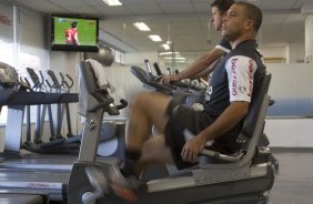 Ronaldo durante o treino do Corinthians realizado esta manh no Parque So Jorge, zona leste da cidade; o prximo jogo do time ser dia 22/04, contra o Independiente de Medellin, da Colmbia, no Pacaembu, ultimo jogo da fase de classificao da Copa Libertadores da Amrica 2010