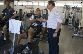 Ronaldo durante o treino do Corinthians realizado esta manh no Parque So Jorge, zona leste da cidade; o prximo jogo do time ser dia 22/04, contra o Independiente de Medellin, da Colmbia, no Pacaembu, ultimo jogo da fase de classificao da Copa Libertadores da Amrica 2010
