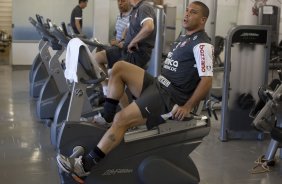 Ronaldo durante o treino do Corinthians realizado esta manh no Parque So Jorge, zona leste da cidade; o prximo jogo do time ser dia 22/04, contra o Independiente de Medellin, da Colmbia, no Pacaembu, ultimo jogo da fase de classificao da Copa Libertadores da Amrica 2010
