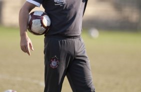 Mano Menezes durante o treino do Corinthians realizado esta tarde no Parque So Jorge, zona leste da cidade; o prximo jogo do time ser dia 22/04, contra o Independiente de Medellin, da Colmbia, no Pacaembu, ultimo jogo da fase de classificao da Copa Libertadores da Amrica 2010
