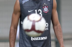 William durante o treino do Corinthians realizado esta tarde no Parque So Jorge, zona leste da cidade; o prximo jogo do time ser dia 22/04, contra o Independiente de Medellin, da Colmbia, no Pacaembu, ultimo jogo da fase de classificao da Copa Libertadores da Amrica 2010