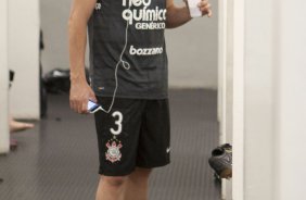 CORINTHIANS/BRASIL X INDEPENDIENTE/COLOMBIA - Chicão nos vestiários antes da partida realizada esta noite no estádio do Pacaembu, válida pelo returno da fase de classificação da Copa Libertadores da América 2010