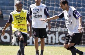 Elias; Dentinho e Danilo durante o treino do Corinthians realizado esta manh no Parque So Jorge. O prximo jogo do time ser quarta-feira, dia 28/04, no Maracan, contra o Flamengo, jogo de ida das oitavas de final da Taca Libertadores da Amrica 2010; So Paulo, Brasil