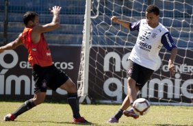 Iarley e Dentinho durante o treino do Corinthians realizado esta manh no Parque So Jorge. O prximo jogo do time ser quarta-feira, dia 28/04, no Maracan, contra o Flamengo, jogo de ida das oitavas de final da Taca Libertadores da Amrica 2010; So Paulo, Brasil