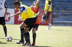 Ralf e Iarley durante o treino do Corinthians realizado esta manh no Parque So Jorge. O prximo jogo do time ser quarta-feira, dia 28/04, no Maracan, contra o Flamengo, jogo de ida das oitavas de final da Taca Libertadores da Amrica 2010; So Paulo, Brasil