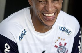 Roberto Carlos durante o treino do Corinthians realizado esta manh no Parque So Jorge. O prximo jogo do time ser quarta-feira, dia 28/04, no Maracan, contra o Flamengo, jogo de ida das oitavas de final da Taca Libertadores da Amrica 2010; So Paulo, Brasil