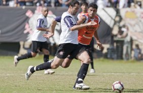 Danilo e William durante o treino do Corinthians realizado esta manh no Parque So Jorge. O prximo jogo do time ser quarta-feira, dia 05/05, no Pacaembu, contra o Flamengo, jogo de volta das oitavas de final da Taca Santander Libertadores da Amrica 2010; So Paulo, Brasil