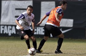 Dentinho e Bruno Octavio durante o treino do Corinthians realizado esta manh no Parque So Jorge. O prximo jogo do time ser quarta-feira, dia 05/05, no Pacaembu, contra o Flamengo, jogo de volta das oitavas de final da Taca Santander Libertadores da Amrica 2010; So Paulo, Brasil