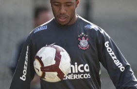 Jucilei durante o treino do Corinthians realizado esta manh no Parque So Jorge. O prximo jogo do time ser quarta-feira, dia 05/05, no Pacaembu, contra o Flamengo, jogo de volta das oitavas de final da Taca Santander Libertadores da Amrica 2010; So Paulo, Brasil