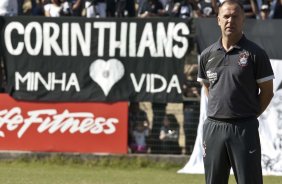 Mano Menezes durante o treino do Corinthians realizado esta manh no Parque So Jorge. O prximo jogo do time ser quarta-feira, dia 05/05, no Pacaembu, contra o Flamengo, jogo de volta das oitavas de final da Taca Santander Libertadores da Amrica 2010; So Paulo, Brasil