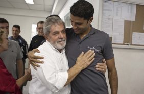 O presidente Luiz Inacio Lula da Silva, ao lado de William visitou os jogadores antes do treino do Corinthians realizado esta tarde no Parque So Jorge. O prximo jogo do time ser quarta-feira, dia 05/05, no Pacaembu, contra o Flamengo, jogo de volta das oitavas de final da Taca Santander Libertadores da Amrica 2010; So Paulo, Brasil