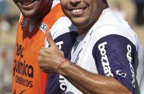 Souza e Ronaldo durante o treino do Corinthians realizado esta manh no Parque So Jorge. O prximo jogo do time ser quarta-feira, dia 05/05, no Pacaembu, contra o Flamengo, jogo de volta das oitavas de final da Taca Santander Libertadores da Amrica 2010; So Paulo, Brasil