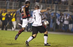 Apos cruzamenro de Danilo, David(14) faz gol contra durante partida entre Corinthians x Flamengo vlida pela Copa Santander Libertadores realizada no estdio do Pacaembu