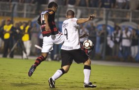 Apos cruzamenro de Danilo, David(14) faz gol contra durante partida entre Corinthians x Flamengo válida pela Copa Santander Libertadores realizada no estádio do Pacaembu