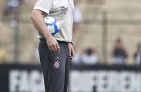 Mano Menezes durante o treino do Corinthians realizado esta manh no Parque So Jorge. O prximo jogo do time ser amanh, domingo, dia 09/05, no Pacaembu, contra o Atltico Paranaense, na abertura do Campeonato Brasileiro de 2010; So Paulo, Brasil