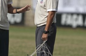 O novo preparador fsico Eduardo Silva(d) com o fisiologista Daniel Portella durante o treino do Corinthians realizado esta manh no Parque So Jorge. O prximo jogo do time ser amanh, domingo, dia 09/05, no Pacaembu, contra o Atltico Paranaense, na abertura do Campeonato Brasileiro de 2010; So Paulo, Brasil