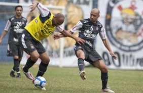 Souza e Alessandro durante o treino do Corinthians realizado esta manh no Parque So Jorge. O prximo jogo do time ser amanh, domingo, dia 09/05, no Pacaembu, contra o Atltico Paranaense, na abertura do Campeonato Brasileiro de 2010; So Paulo, Brasil