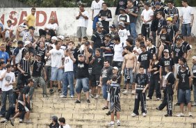 Torcida protesta durante o treino do Corinthians realizado esta manh no Parque So Jorge. O prximo jogo do time ser amanh, domingo, dia 09/05, no Pacaembu, contra o Atltico Paranaense, na abertura do Campeonato Brasileiro de 2010; So Paulo, Brasil