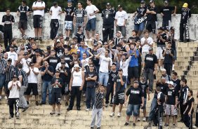 Torcida protesta durante o treino do Corinthians realizado esta manh no Parque So Jorge. O prximo jogo do time ser amanh, domingo, dia 09/05, no Pacaembu, contra o Atltico Paranaense, na abertura do Campeonato Brasileiro de 2010; So Paulo, Brasil