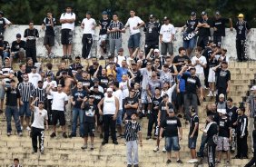 Torcida protesta durante o treino do Corinthians realizado esta manh no Parque So Jorge. O prximo jogo do time ser amanh, domingo, dia 09/05, no Pacaembu, contra o Atltico Paranaense, na abertura do Campeonato Brasileiro de 2010; So Paulo, Brasil