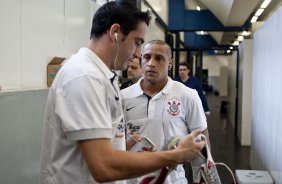 Chico e Roberto Carlos nos vestirios antes da partida entre Corinthians x Atltico-PR vlida pela 1 rodada do Campeonato Brasileiro 2010, realizada no estdio do Pacaembu