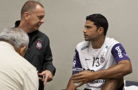 Mano Menezes e William nos vestirios antes da partida entre Corinthians x Atltico-PR vlida pela 1 rodada do Campeonato Brasileiro 2010, realizada no estdio do Pacaembu